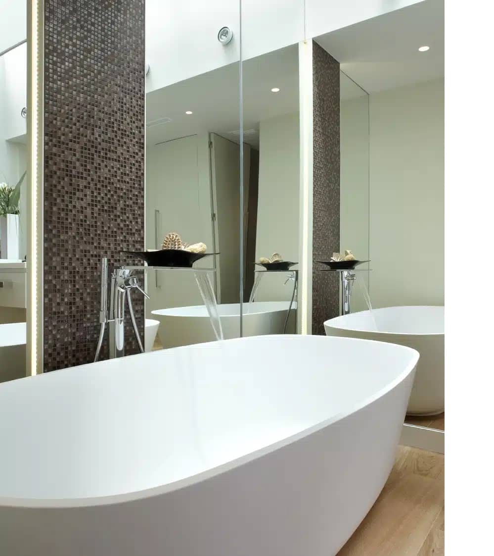 Cách trang trí bằng gương và tạo cảm giác rộng rãi 8 Trang trí toilet bằng gương | Trọng Interior