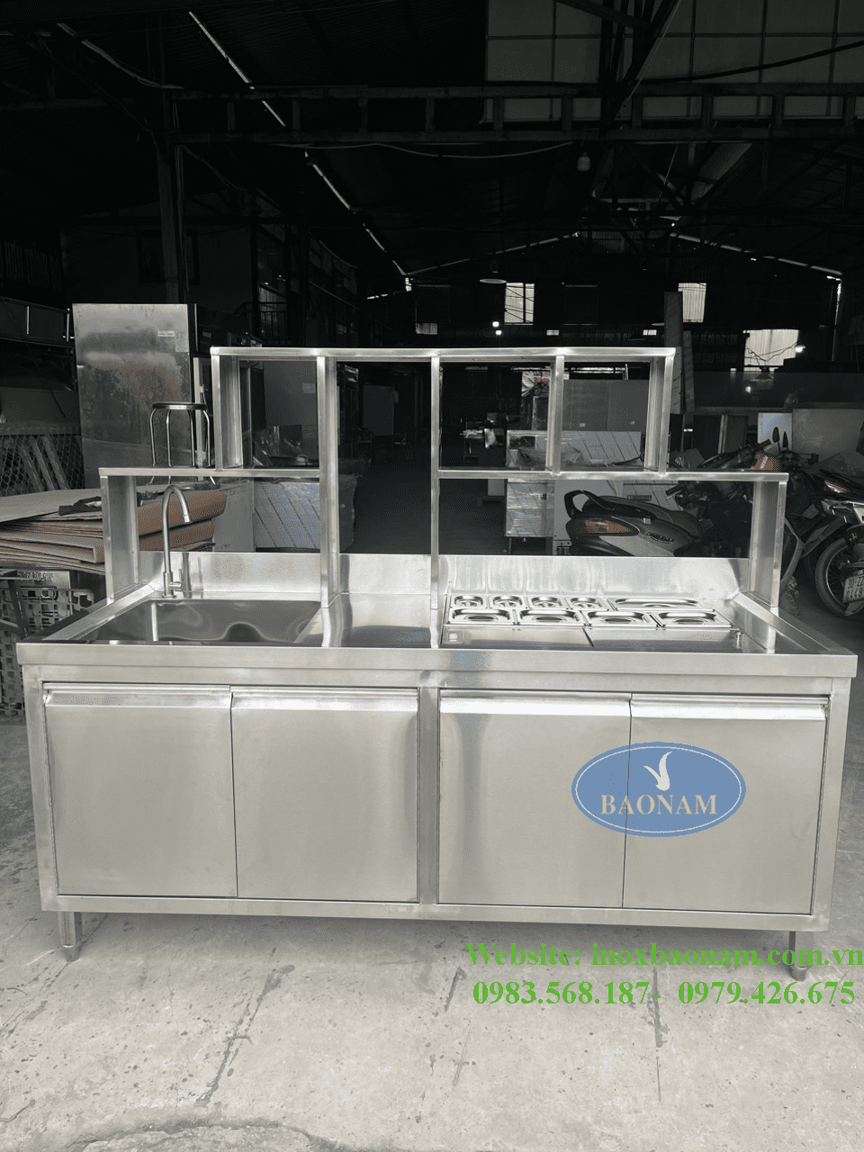 Mẫu Quầy Bar, Quầy Pha Chế, và Quầy Thu Ngân Hiện Đại Tại Quận 4