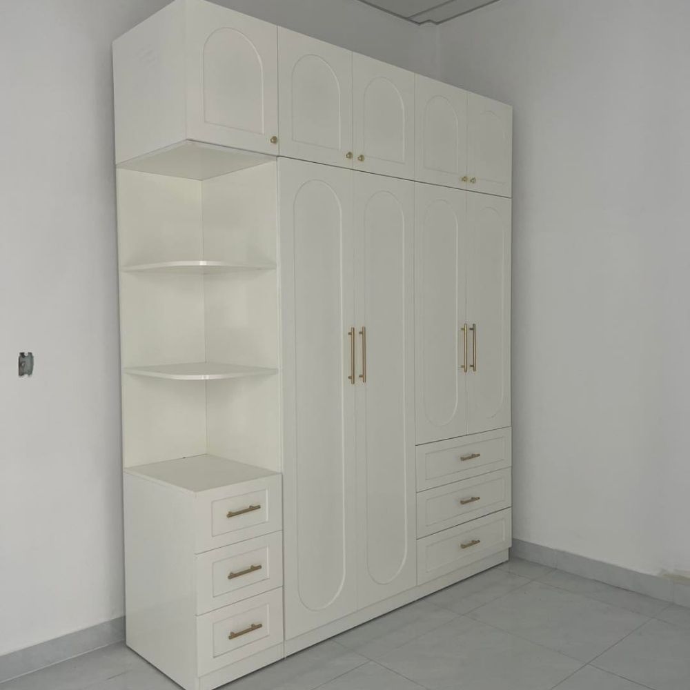 39 Tủ Quần Áo Cánh Bo Vòm Kịch Trần Kèm Kệ Trang Trí