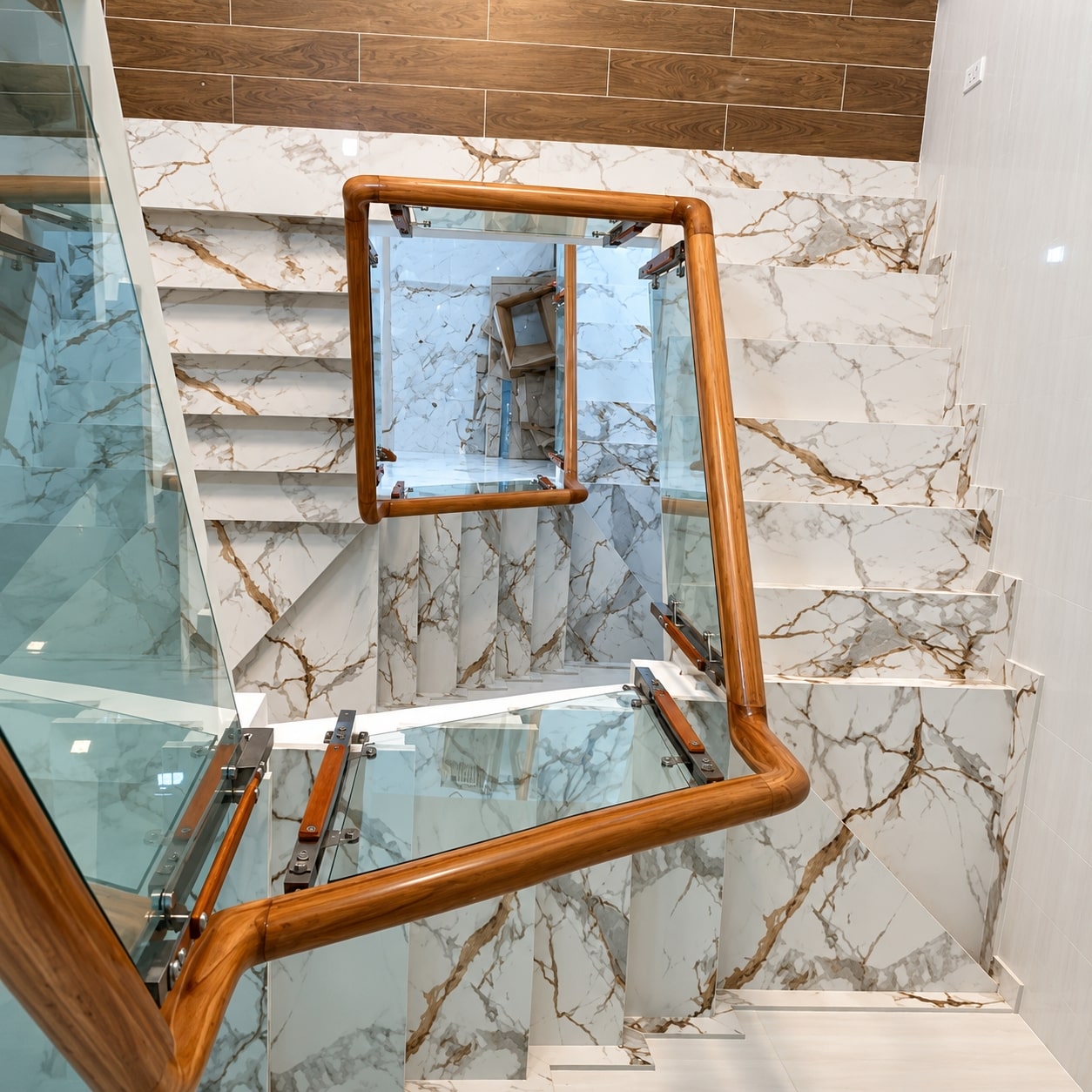 12 bao-gia-thi-cong-cau-thang-marble-van-nau-vang-sang-trong-hcm-trong-interior