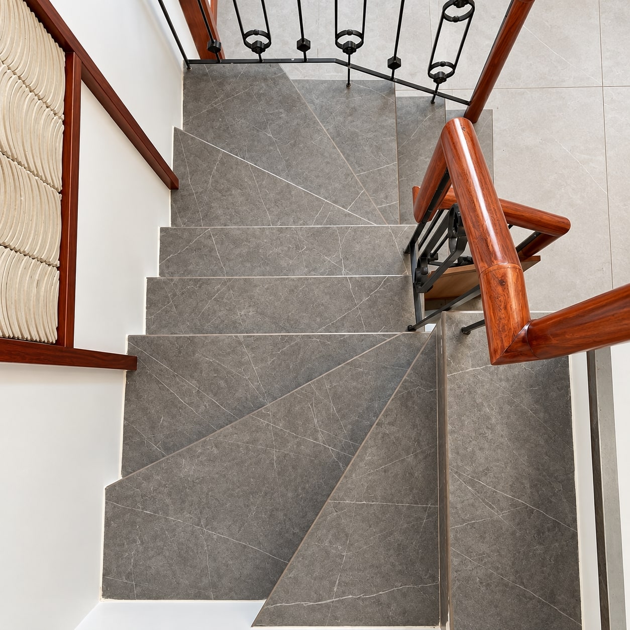 13 bao-gia-thi-cong-cau-thang-granite-xam-van-trang-hcm-trong-interior
