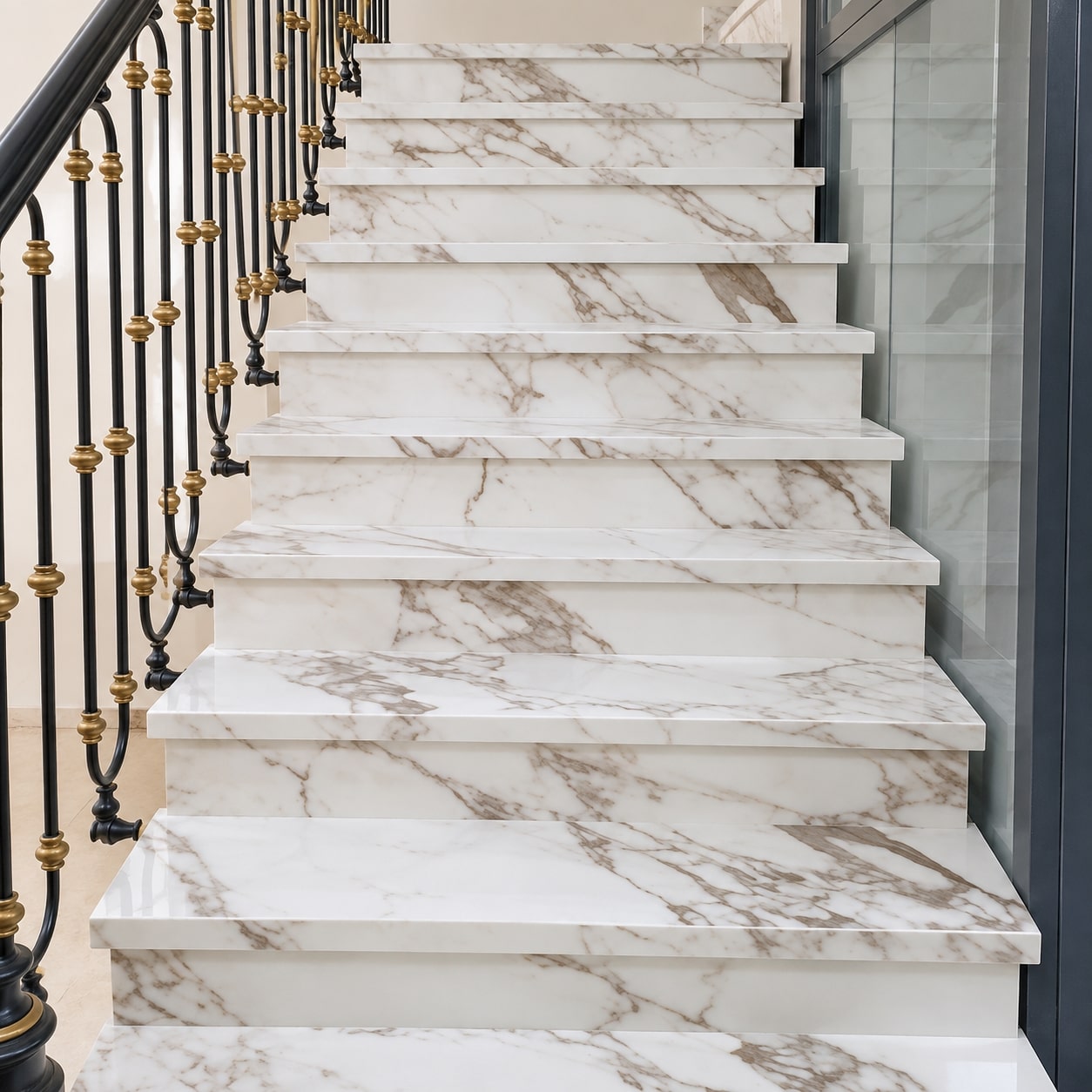 18 bao-gia-thi-cong-cau-thang-marble-trang-van-nau-xam-hcm-trong-interior